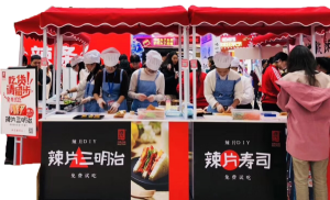 變革年 成立全資子公司源氏傳媒，致力于營銷創(chuàng)新、渠道創(chuàng)新、消費者服務(wù) 大單品戰(zhàn)略確定，籌備速食、高蛋白制品生產(chǎn)線 產(chǎn)品外貿(mào)出海元年，成立外貿(mào)部，布局跨境電商